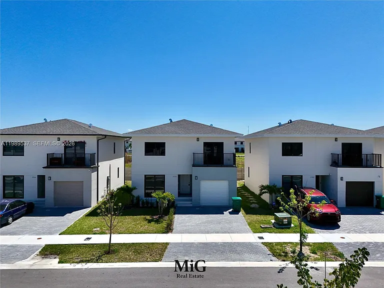1374 NW 1st St — Photo 3