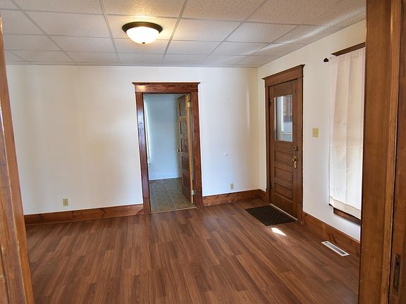4th image of 814 1st St E