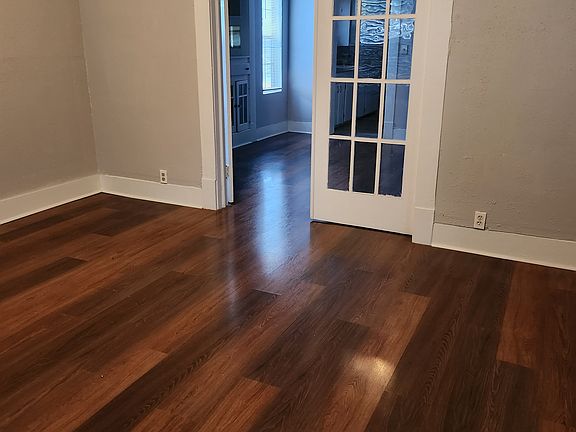 2nd image of 1137 W Magnolia Ave