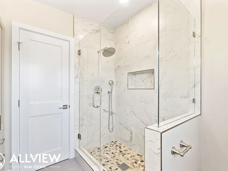 20542 Kelvingrove Ln — Photo 32