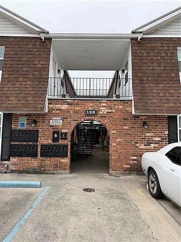 120 Houma Blvd Photo 1