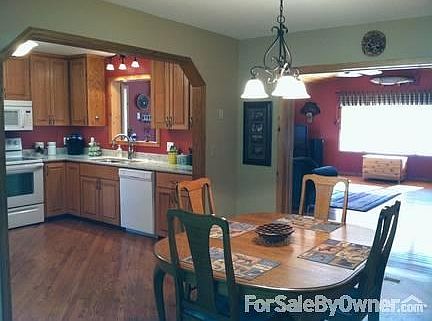 3rd image of 3818 Oakridge Ln