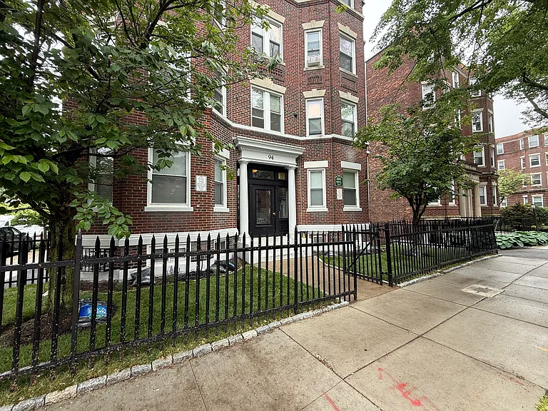 94 Queensberry St. — Photo 3