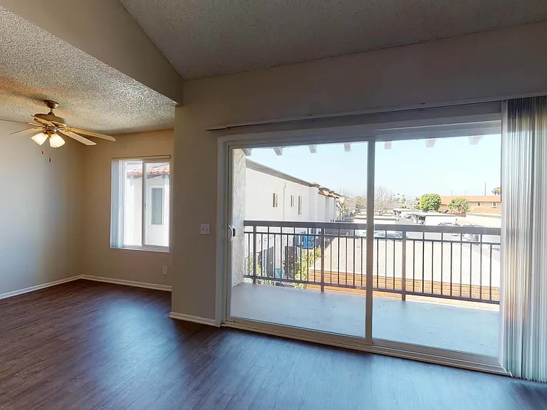 Huntington Vista — Photo 56