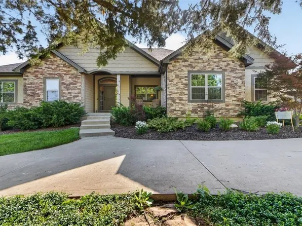 22785 S Renner Rd, Spring Hill, KS 66083