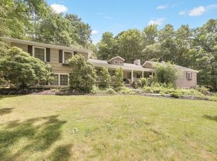 8 Macaulay Rd, Katonah, NY 10536