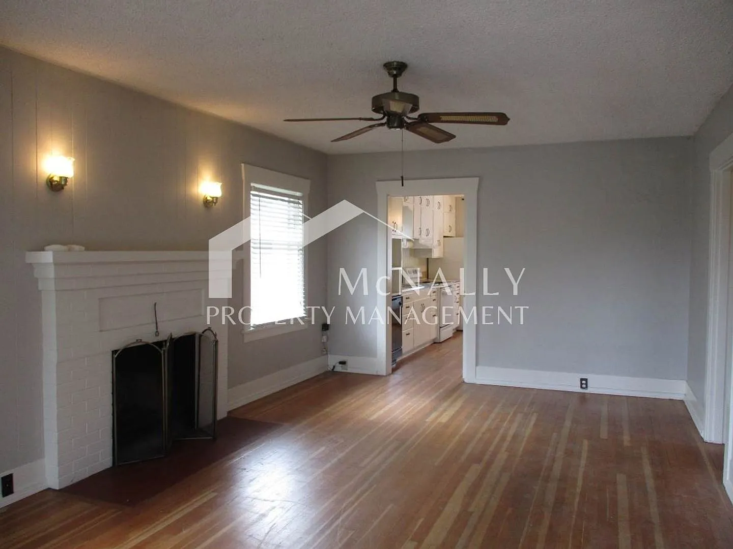 Fresh 3 Bedroom Craftsman in South Tacoma — Photo 3