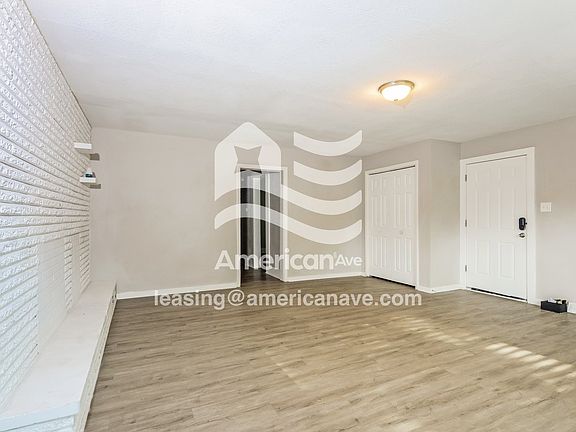 570942_005_living_room_12723477.jpg