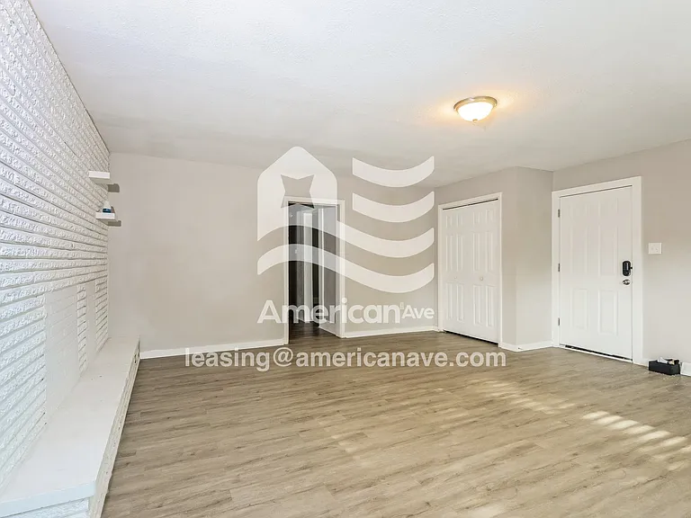 570942_005_living_room_12723477.jpg