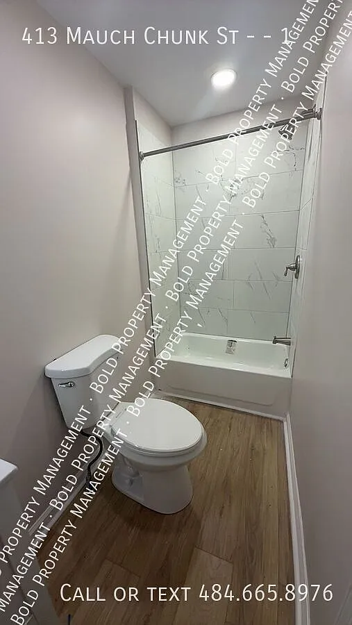 Newly Remodeled 1-Bedroom 1 Bath Apartment 1 Bath Modern Finishes & Brand-New Appliances with Was... — Photo 4