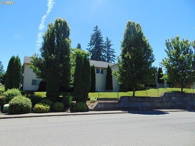1st image of 302 W 3rd Ct APT A