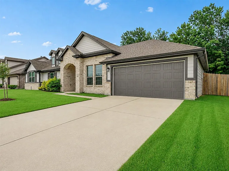8510 Amber Bend Dr — Photo 3