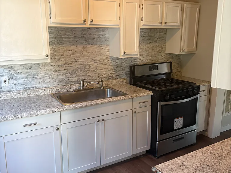 31 Gordon Ave — Photo 5