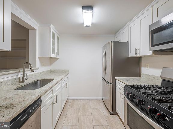 3rd image of 2605 Douglass Rd SE #302