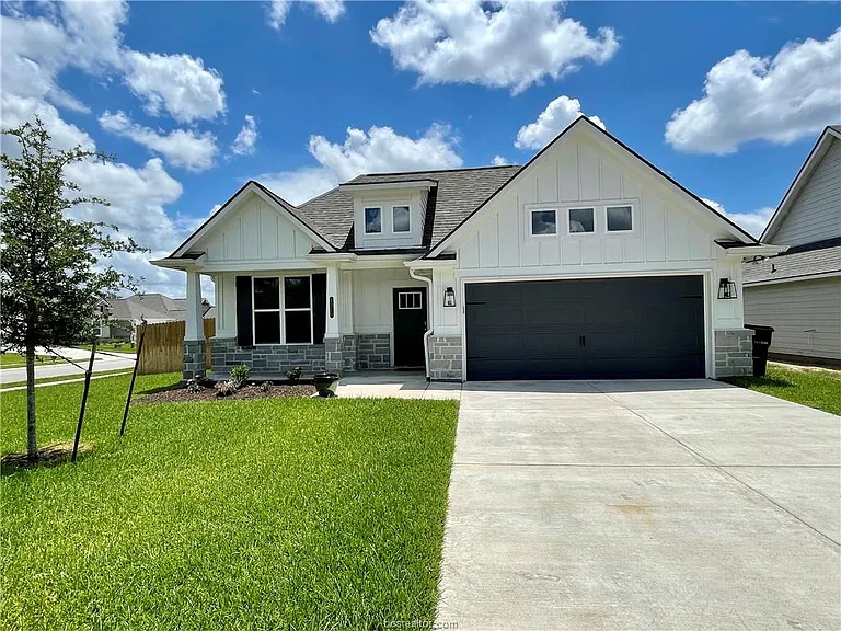 1918 Meridian Ct — Photo 2