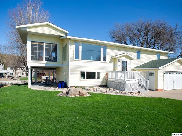 4674 N Shore Dr, Clear Lake, IA 50428