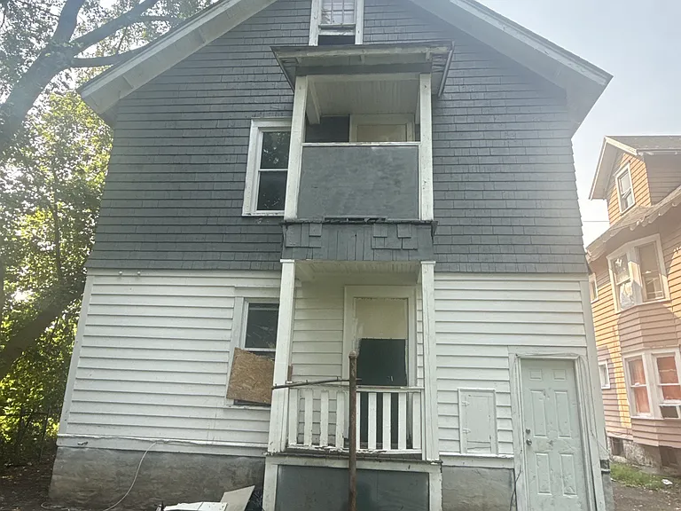 118 Fernwood Ave #2 — Photo 2