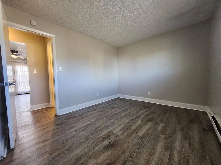 4420 Loomis Ave #4 — Photo 13