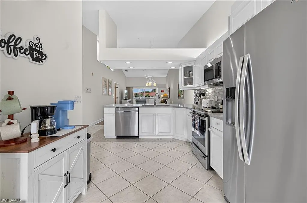 2 bed, 2.0 bath, 1351 sqft, $5,000 — Photo 3