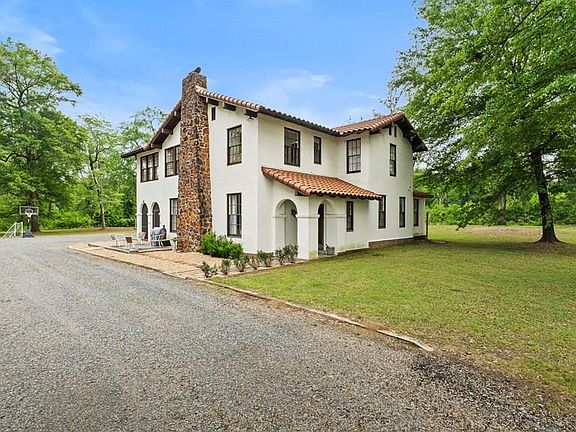 3rd image of 827 Elliott Rd