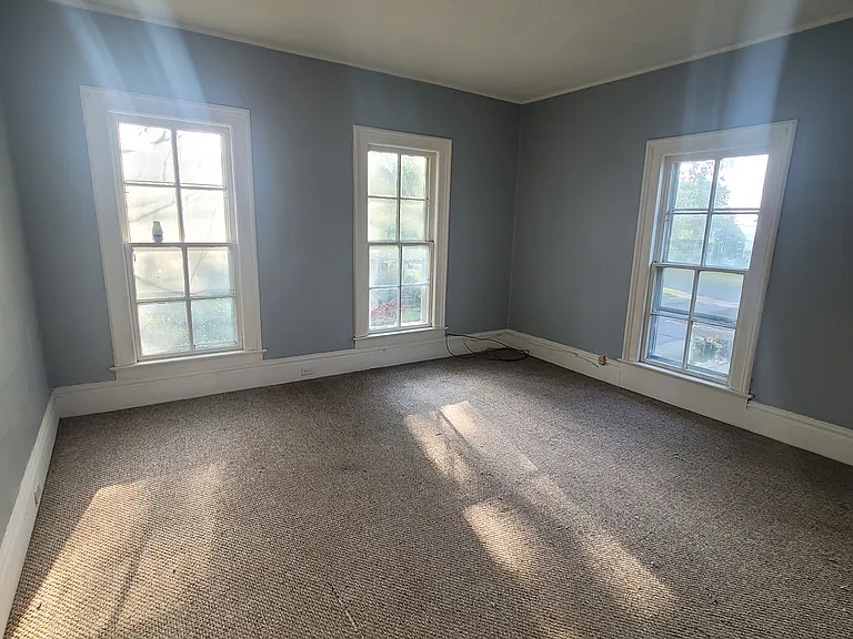 164 Allen St #3 — Photo 2