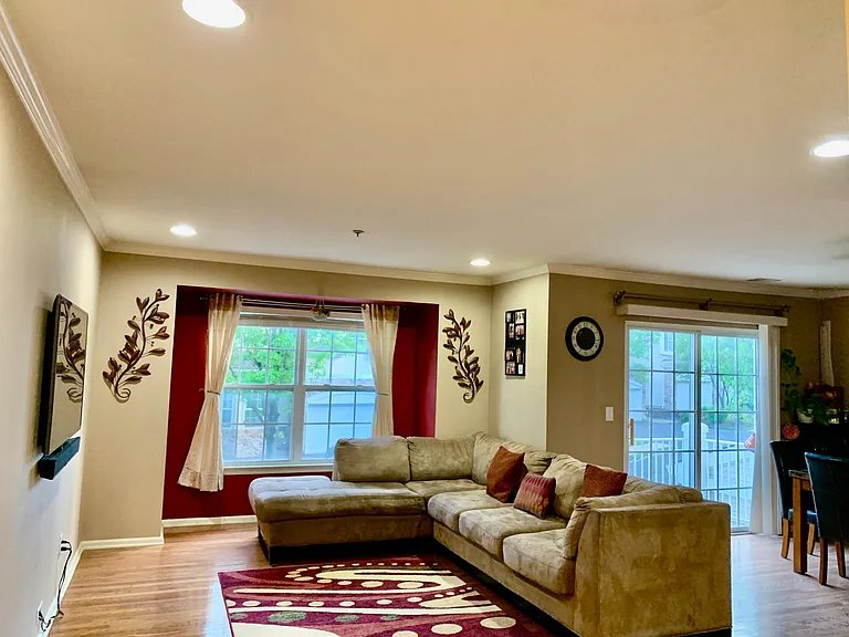 108 Wallace Ct — Photo 1