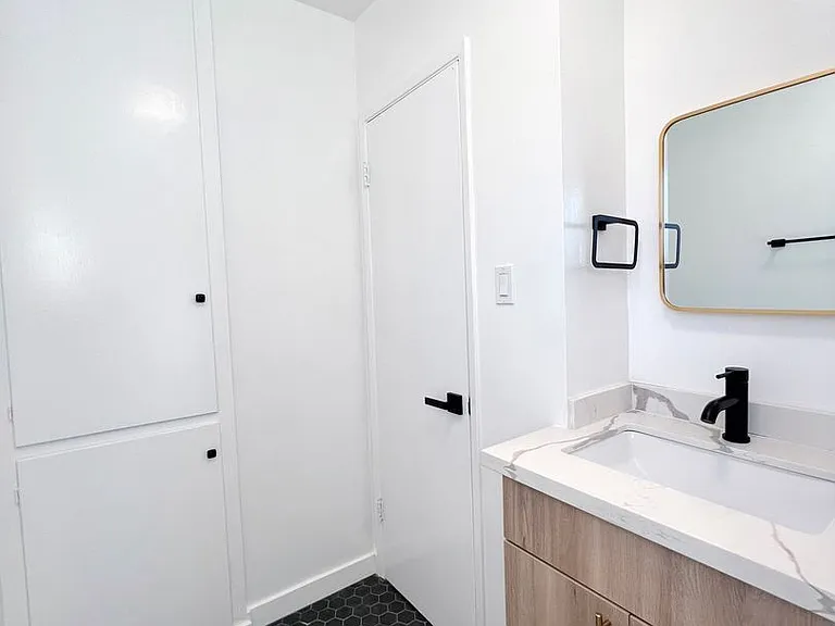 521-523 E Live Oak Ave — Photo 9