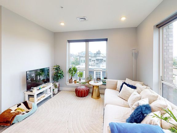 2nd image of 55 W 5th St Penthouse 501