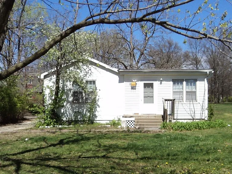 1507 Gary St — Photo 1