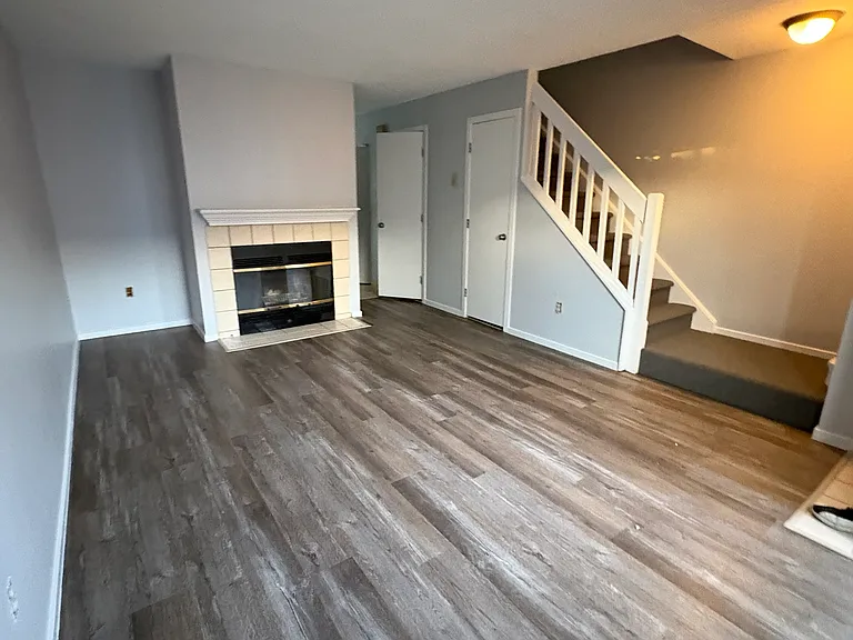585 Park Rd #7-2 — Photo 2