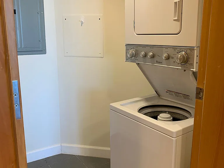 Suite #26 - Premium Split-Level Loft - 1167 sq ft.