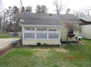 3701 Ferndale Dr, Fort Gratiot, MI 48059