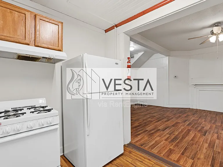 17 Clyde St #B — Photo 2