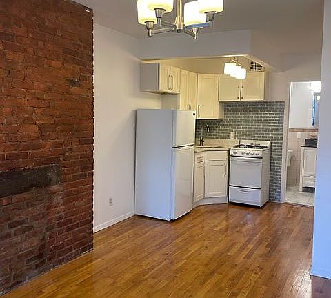 3rd image of 517 E 5th St APT 420
