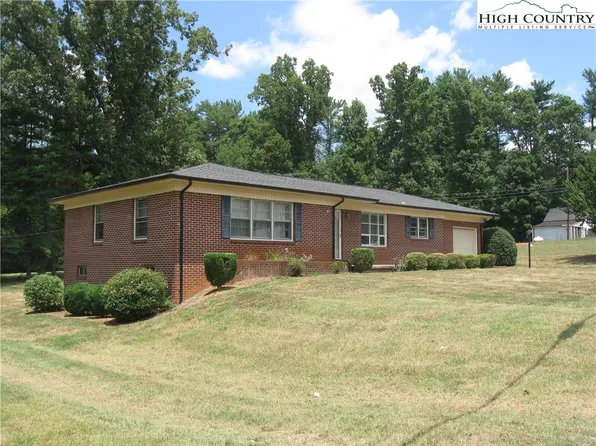 3162 morganton Boulevard, Lenoir, NC 28645