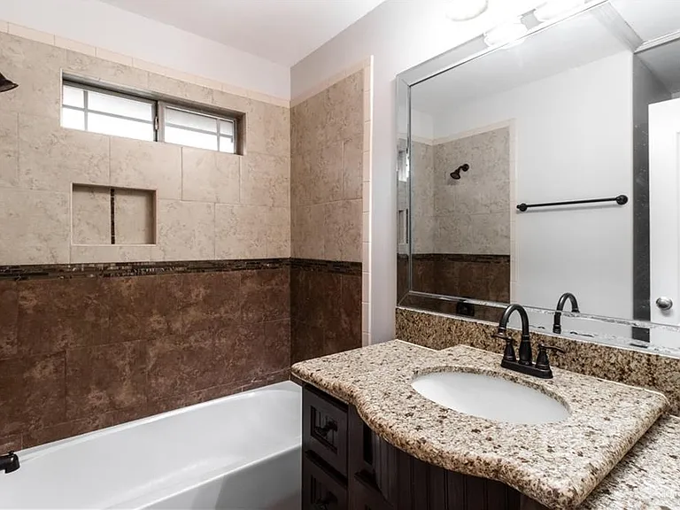 4616 Xanthisma Ave — Photo 10