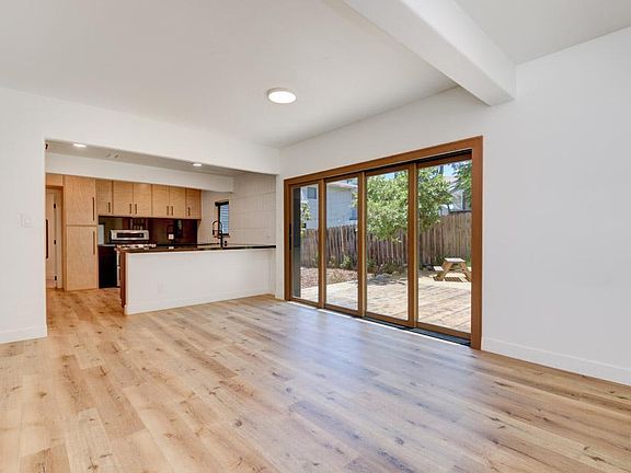4th image of 4541 Acacia Ave