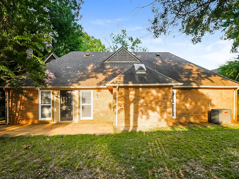 965 Hunters Point Dr — Photo 16