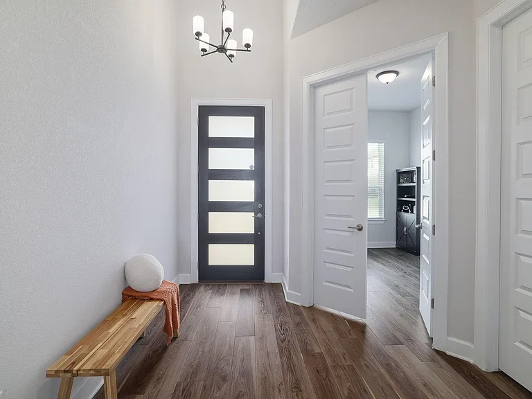 4906 Seadrift Dr — Photo 4
