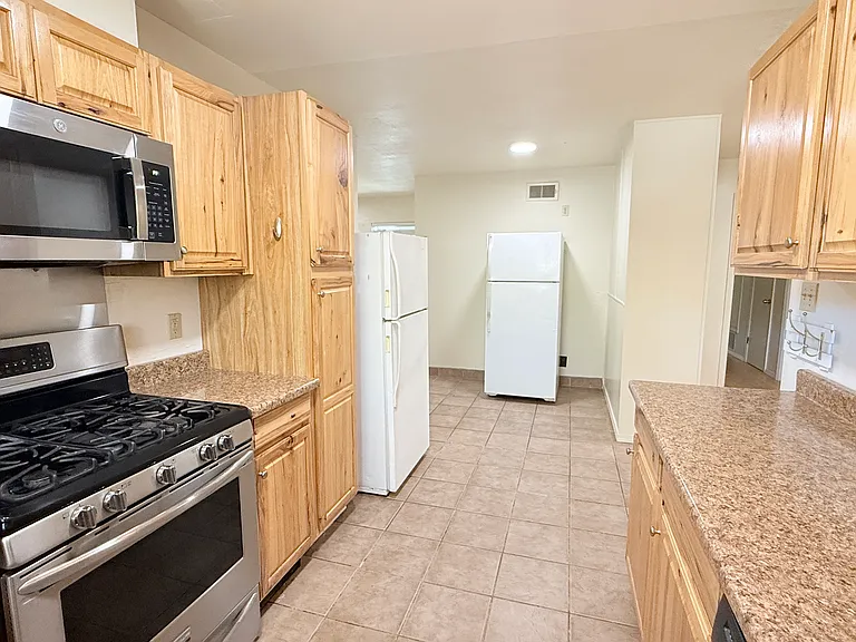 550 Highland Dr — Photo 9
