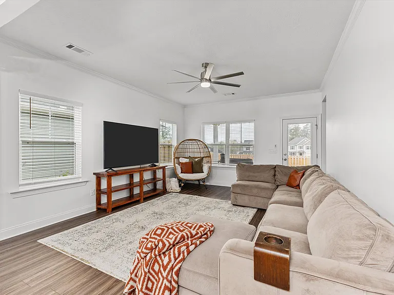 975 Newburn Dr — Photo 29