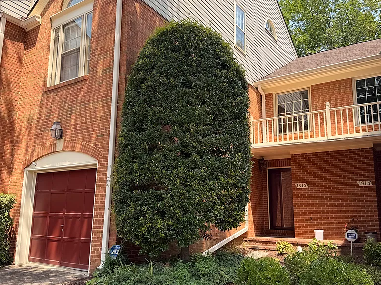 1916 Duffield Ln — Photo 1
