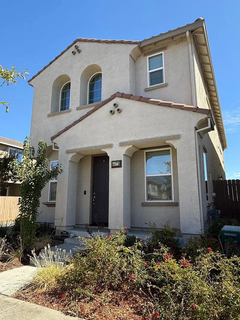 Beautiful Two Story Home — Photo 1