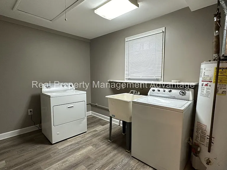 23511 Wellington Ave — Photo 12