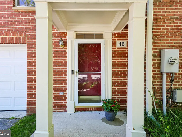 46 Waddington Ln — Photo 3