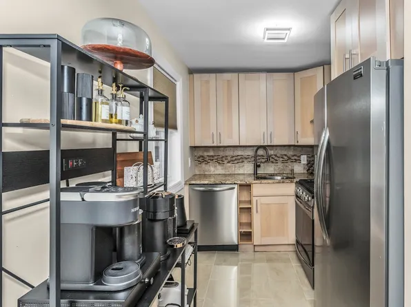 224-01 Kingsbury Avenue image 10 of 17