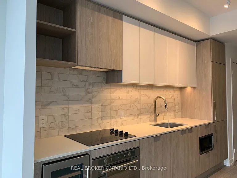 2020 Bathurst St #615 — Photo 9