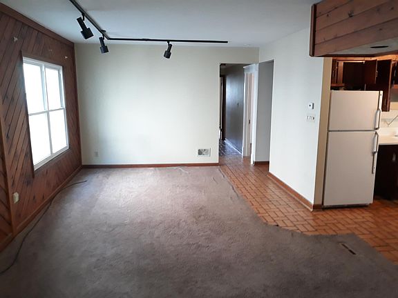 3rd image of 397 Hamilton Blvd