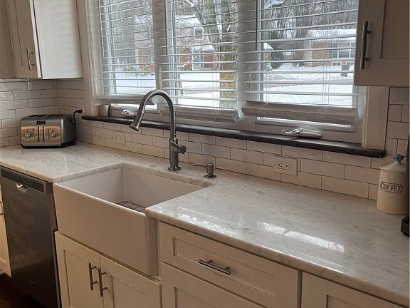 5th image of 1654 Windsor Dr