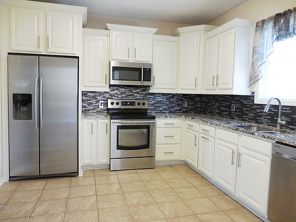4th image of 409 Peaceful Creek Dr